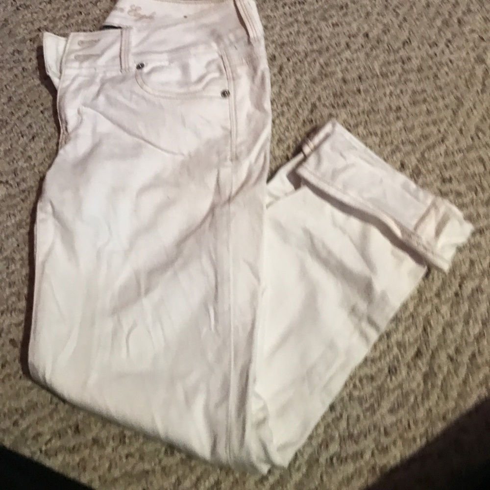 White cropped jeans