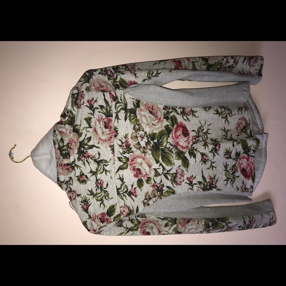 MUST HAVE! Floral Lightweight Sweater Jacket 🌸🌺 - Picture 2 of 4