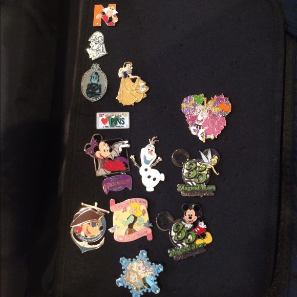 Disney Pins - Picture 2 of 8