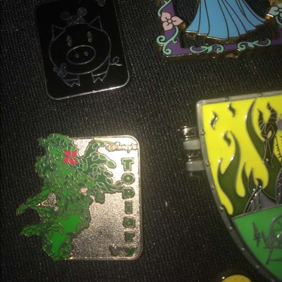 Disney Pins - Picture 8 of 8