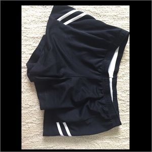 Running shorts with liner