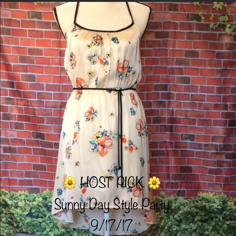 🌼HOST PICK🌼 Love Stitch. Pretty high low dress.