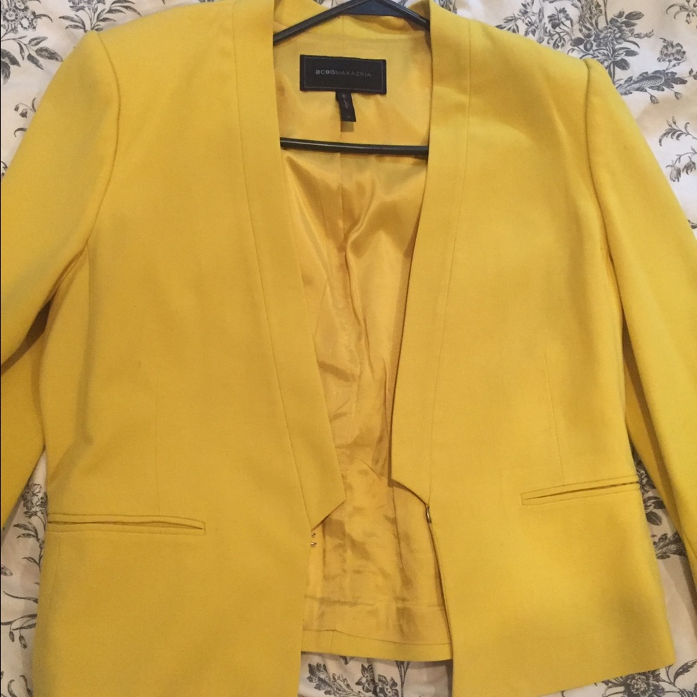 Bcbg yellow blazer, size M, good condition