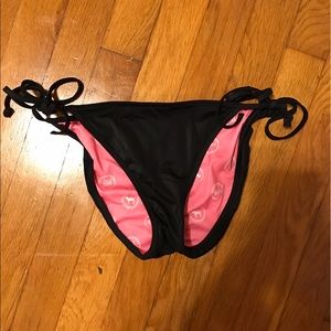 Black bikini bottoms