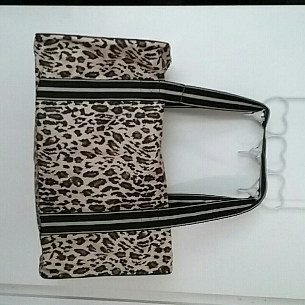 Square leopard duffle