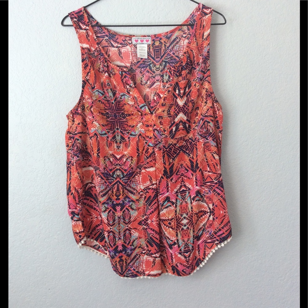 Patterned flowy v-neck tank top
