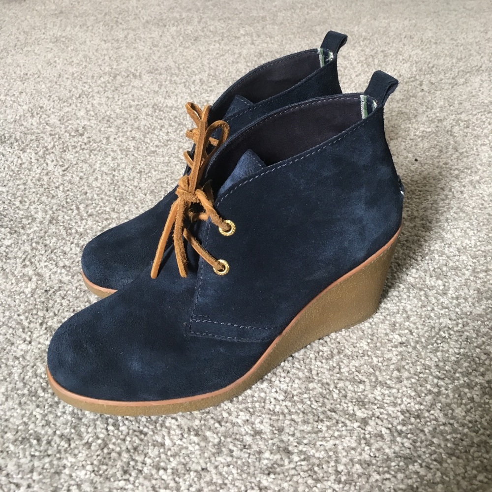 Navy blue Sperry boot