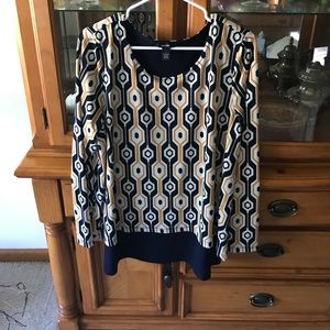 Geometric pattern tunic with vent back