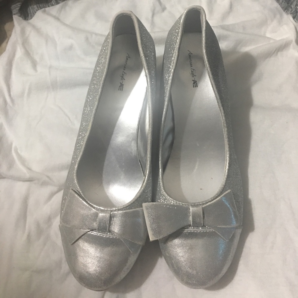 A nice, comfortable American eagle sliver heels.