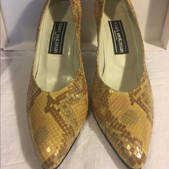 Stuart Weitzman Shoes - Stuart weitzman classic snakeskin pumps