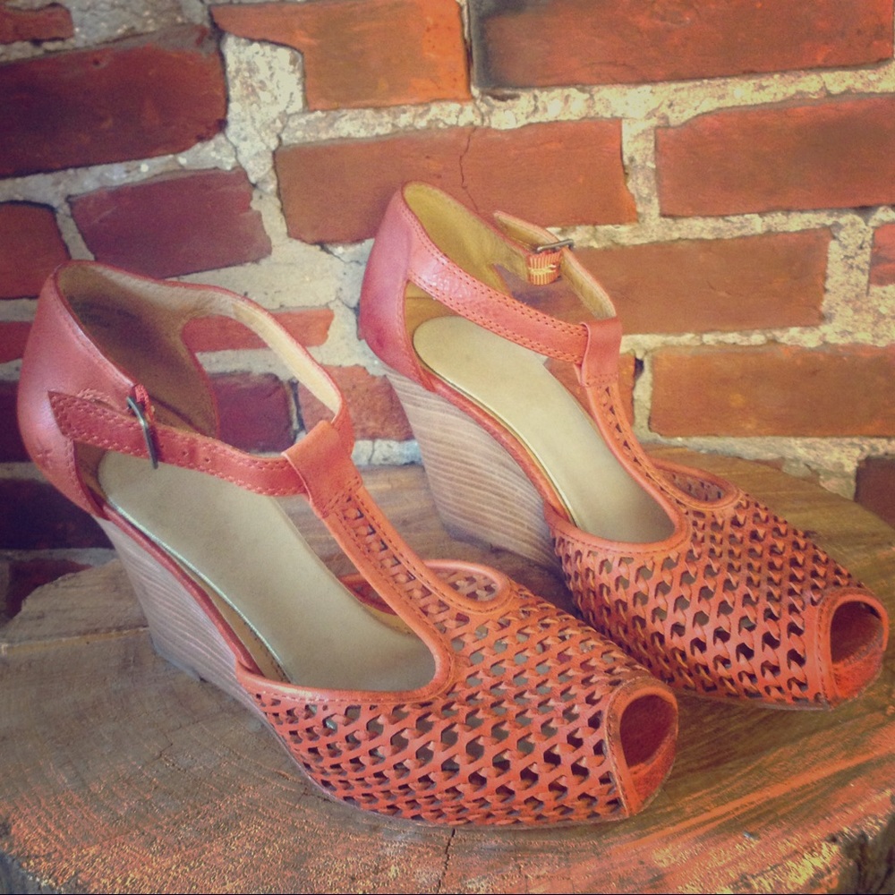 Free people Frye Gwen woven t strap wedge