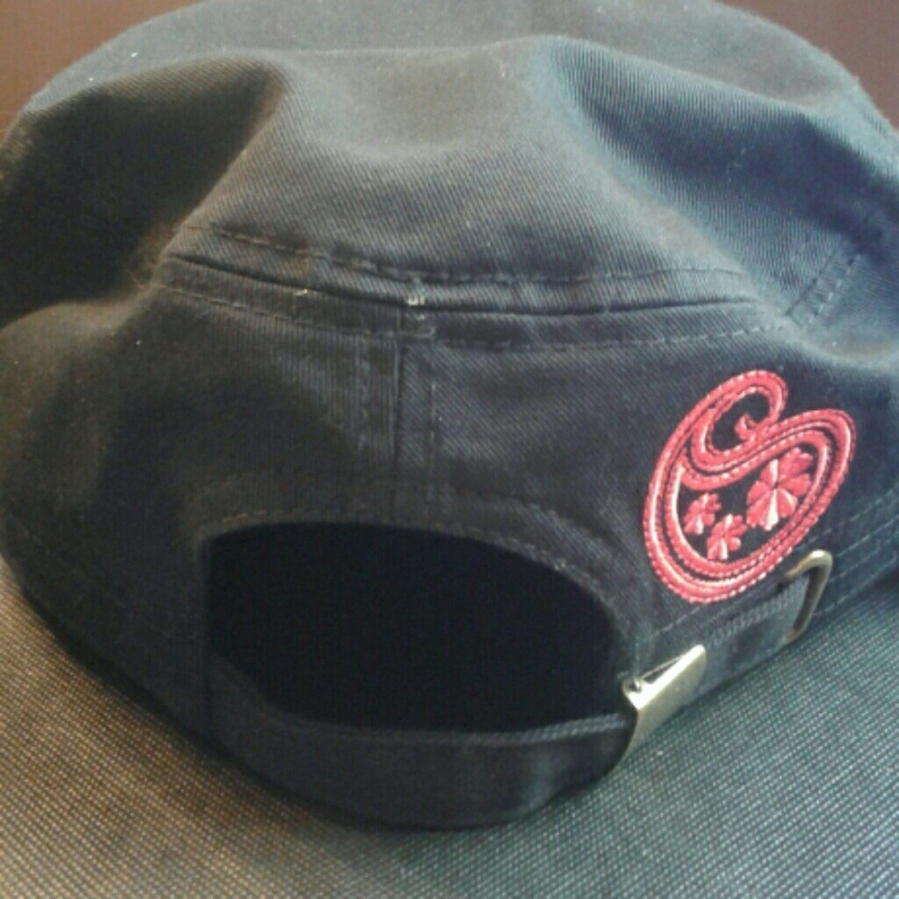 Statement cap - Picture 2 of 2