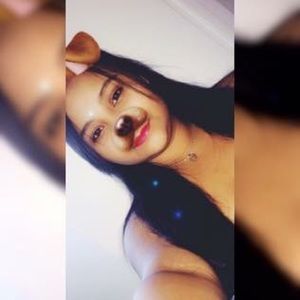 Meet your Posher, Larissa