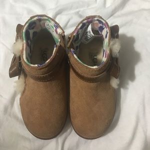 Winter boots for toddlers with fur inside