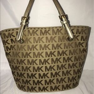 Authentic Michael Kors handbag !!!!