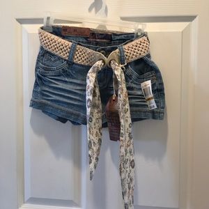 Denim shorts with belt