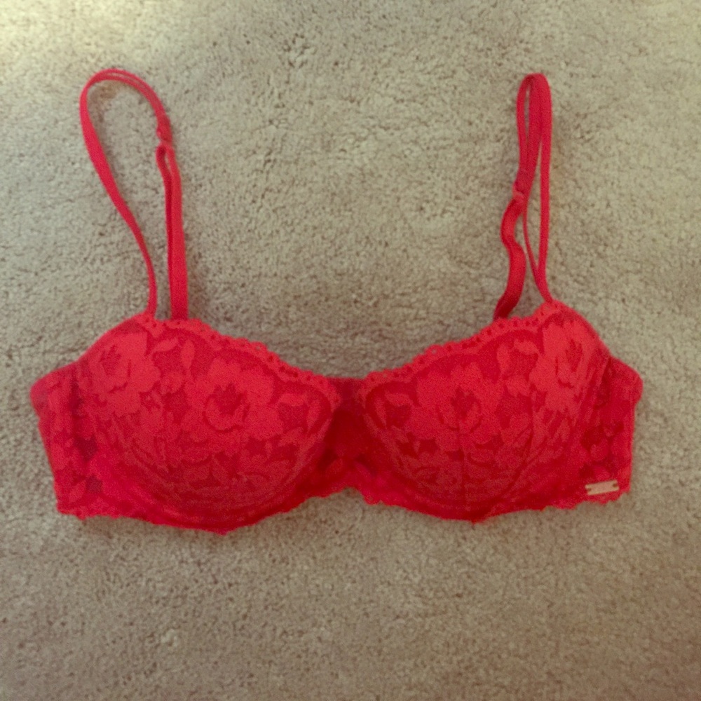 FLASH SALE: Push-up red lace VS bra!