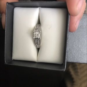 Size 7 1/2 carrot diamond ring - white gold