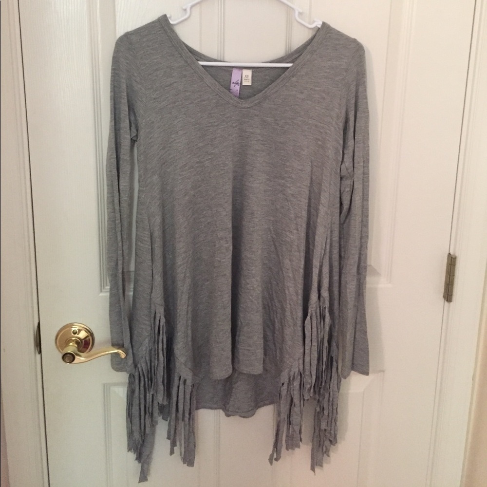 Francesca's Grey fringe long sleeve