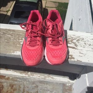 NWOT Women's Mizuno wave inspire 12 size 8.5