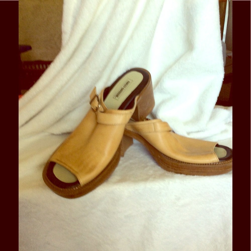 Beige Harley Davidson mules with chunky heel
