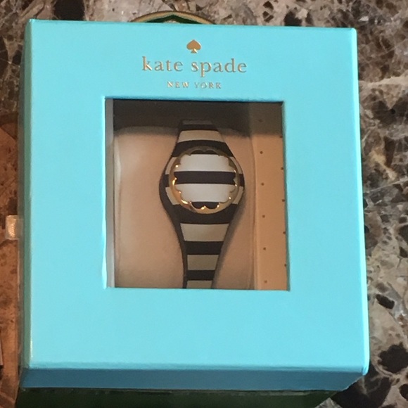 New Kate Spade scallop fitness activity tracker main image 3