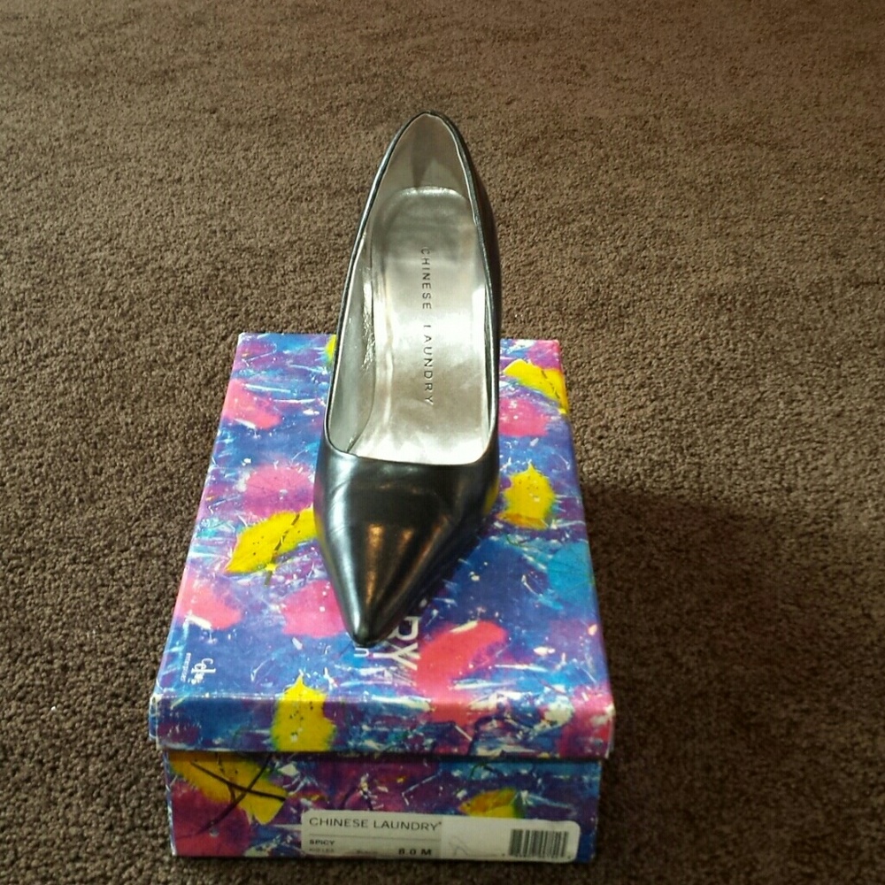 Women's Black Pump