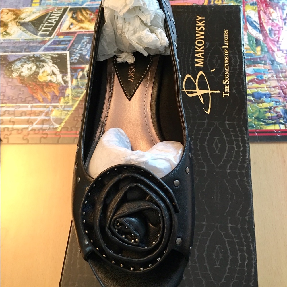 BNWB- B.Makowsky open toe LEATHER w/ SILVER STUDS