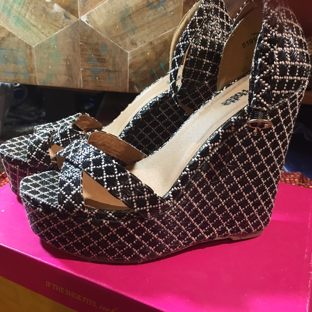 Katrina platform wedges