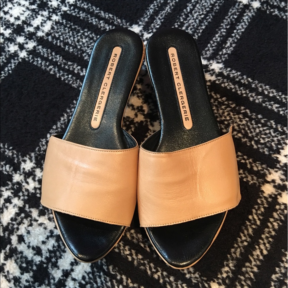 Nude leather flat form slides