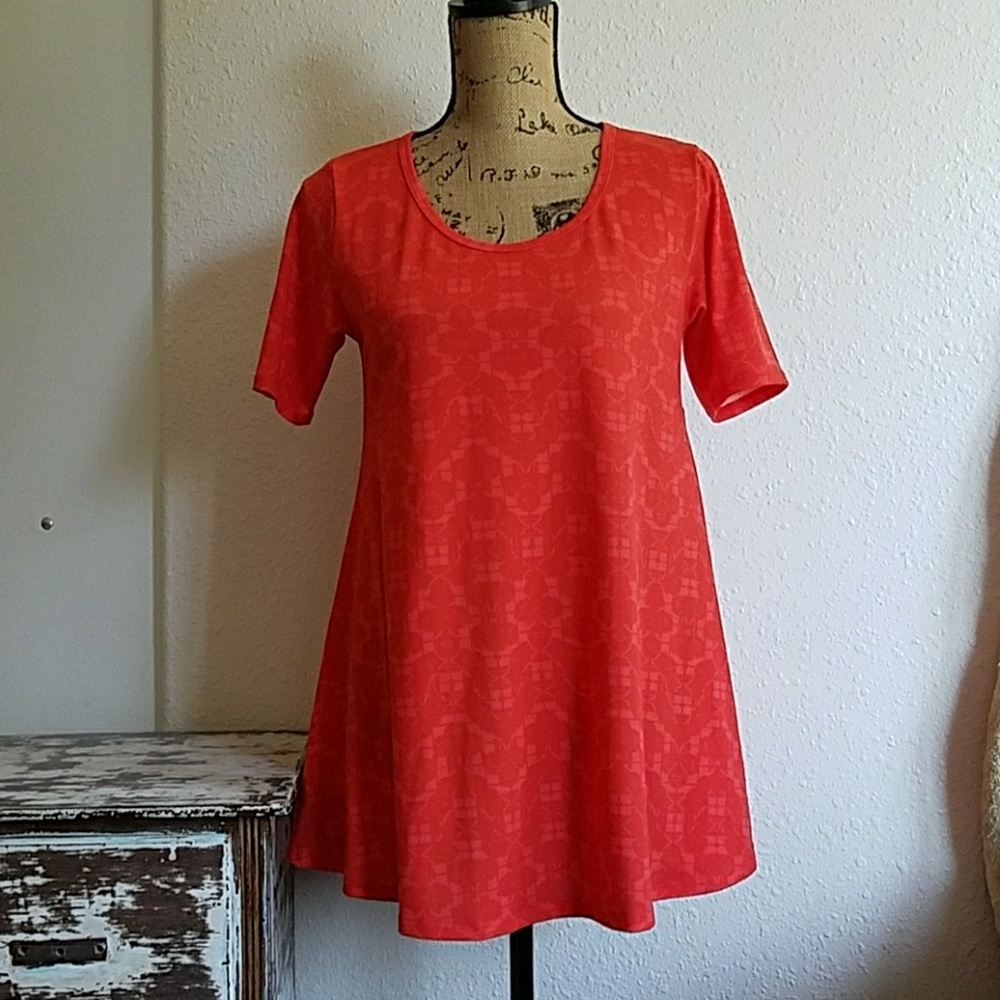 NWT Lularoe XS Perfect T