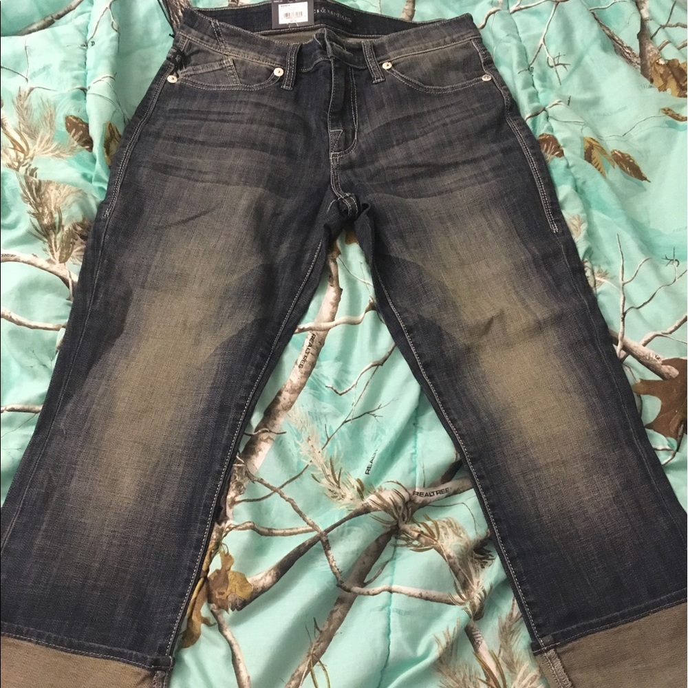 Rock and Republic Capris dark wash