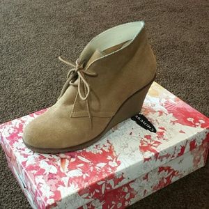 Women's Wedge Suede Lace Up Chukka Boots