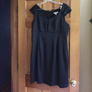 Beautiful little black dress!