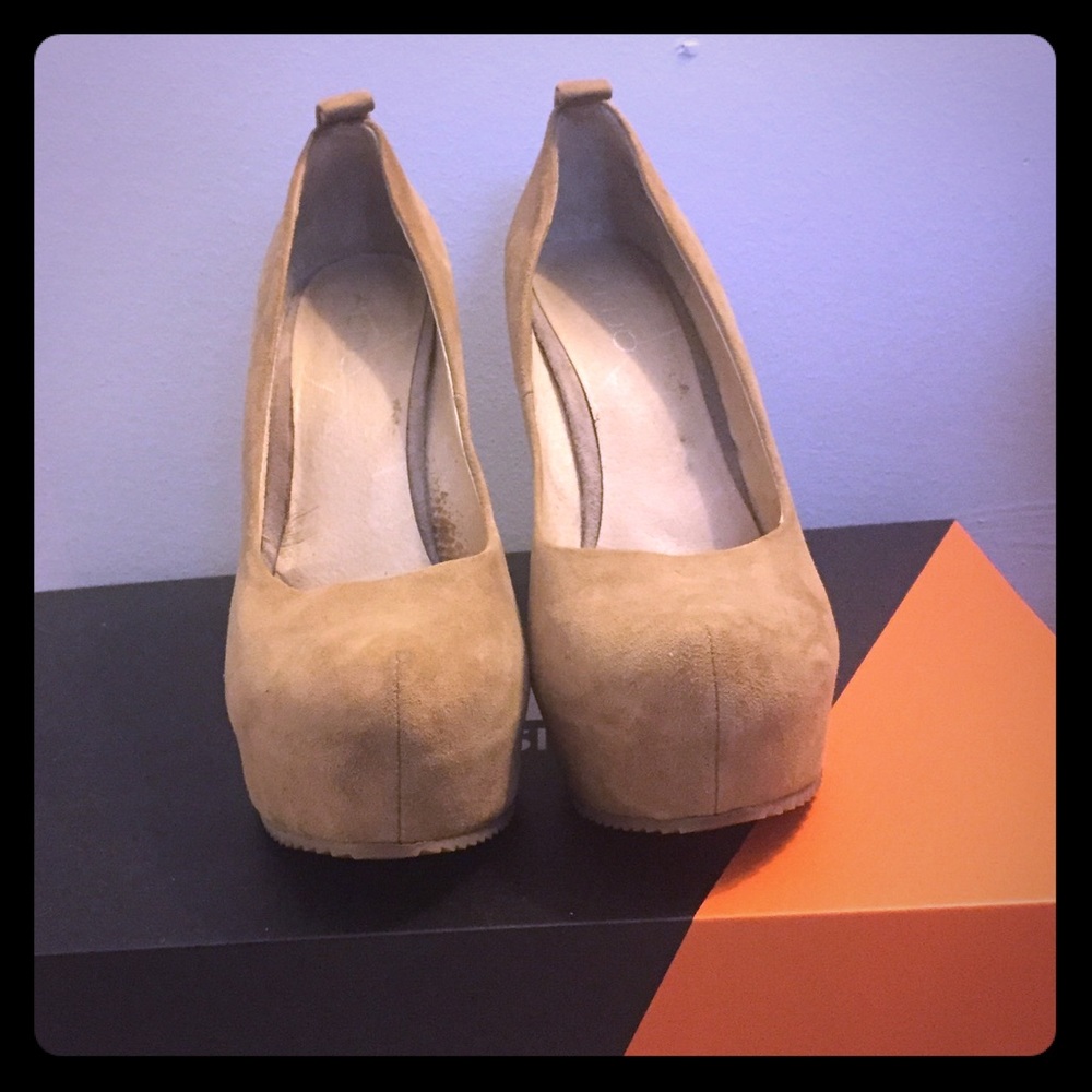 Aldo 38.5 Nude Wedges