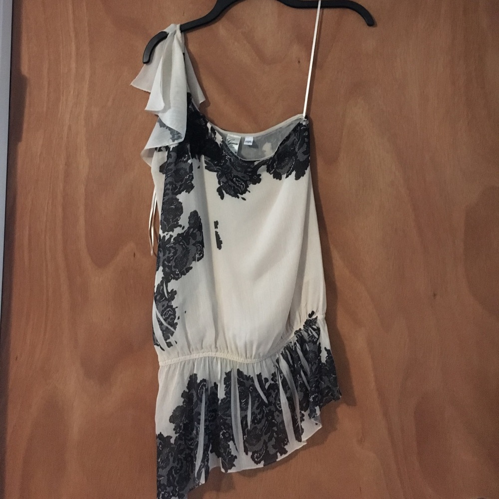 Guess top