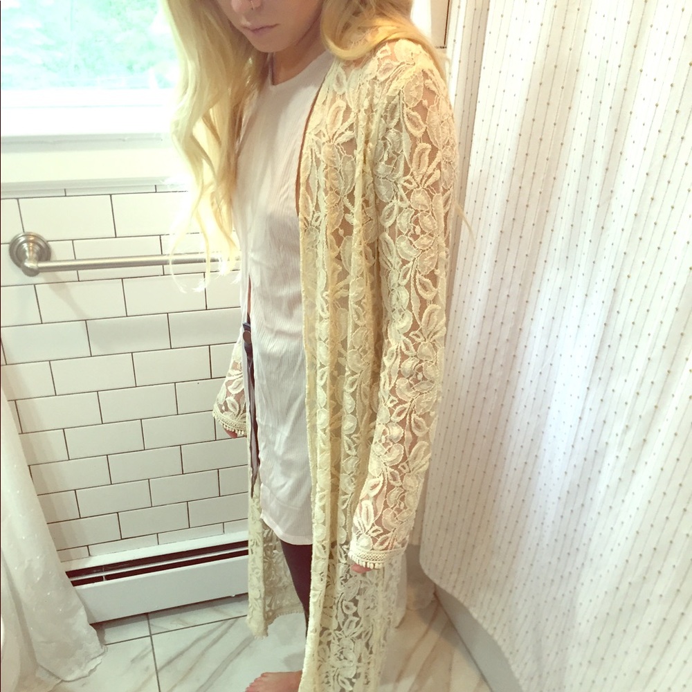 Forever21 white lace floor length kimono 💋🌺