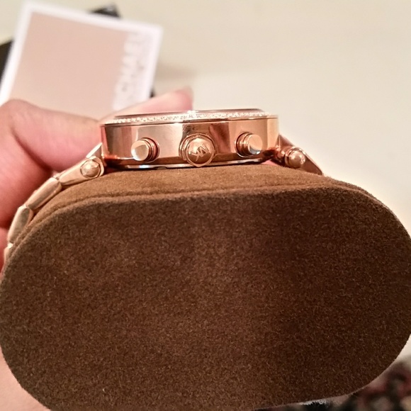 Watch - Picture 2 of 4