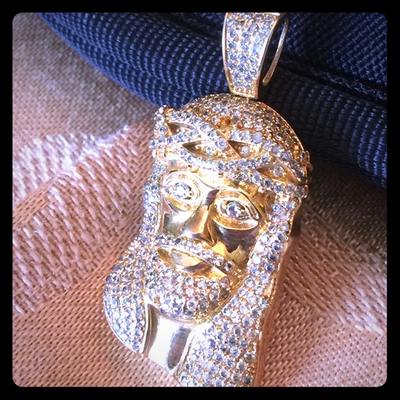 18k gold plated Jesus Pendant with flashy diamonds - Picture 1 of 1