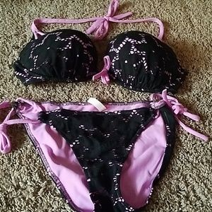 Bottoms are a large and top is a 36C