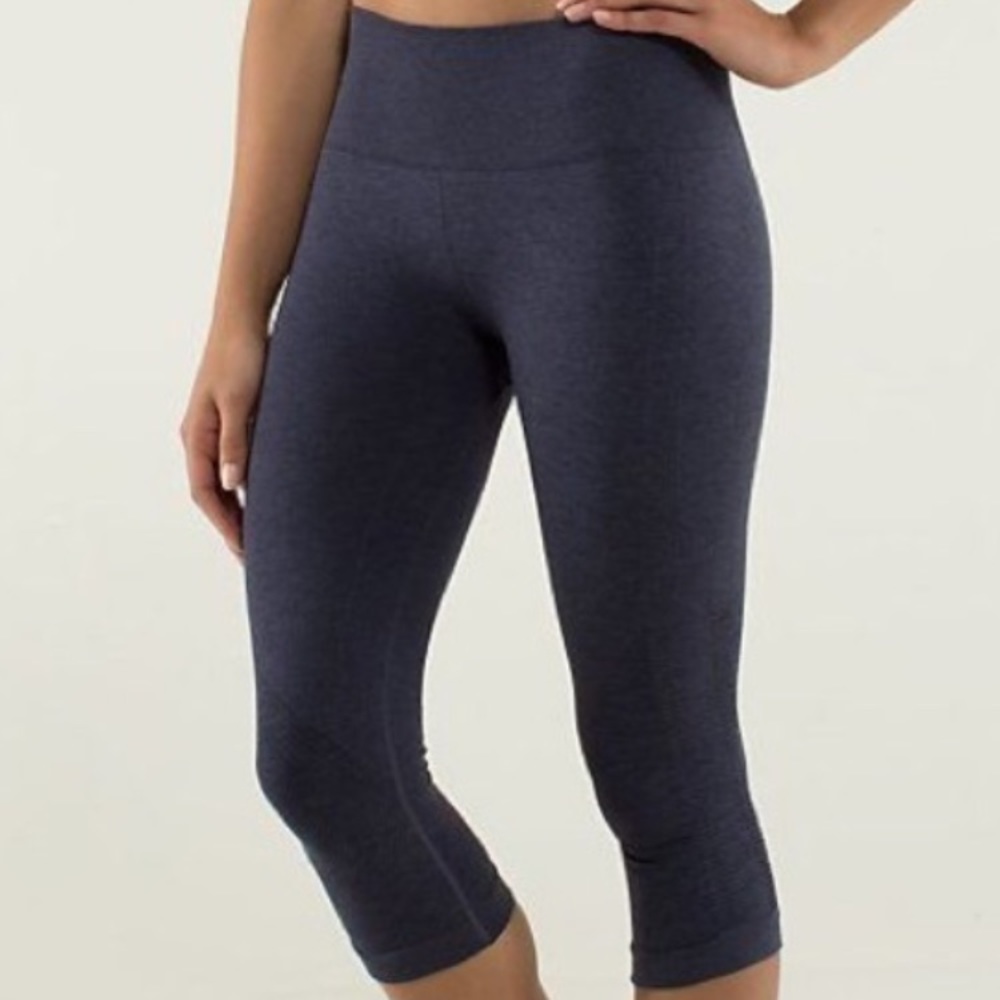 in the flow crop II sz 2 cadet blue aka navy