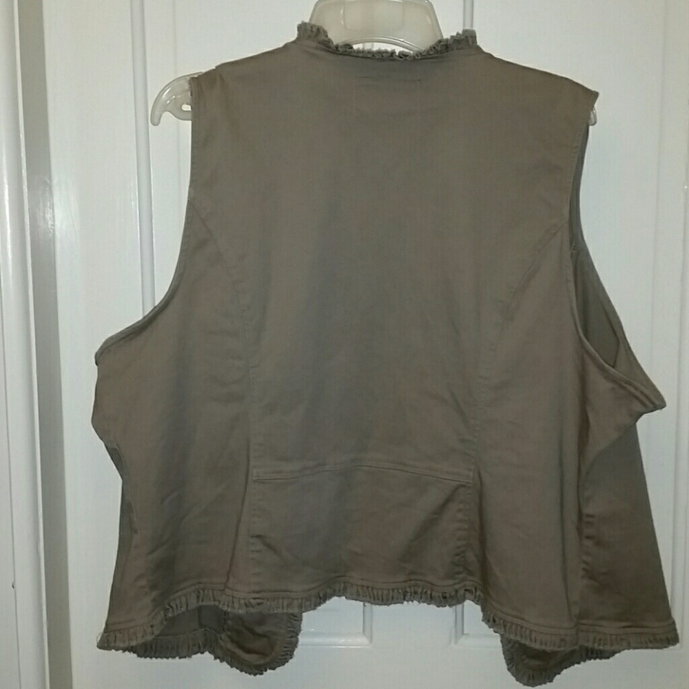 Vest - Picture 3 of 3