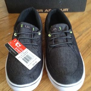 Under Armour slip ons fits a narrow foot