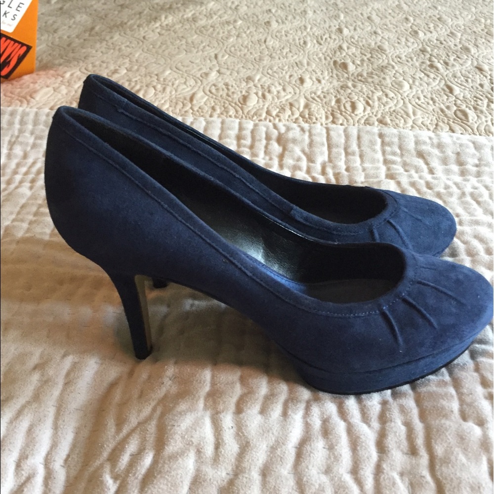 NWOT Nine West Blue Suede Shoes