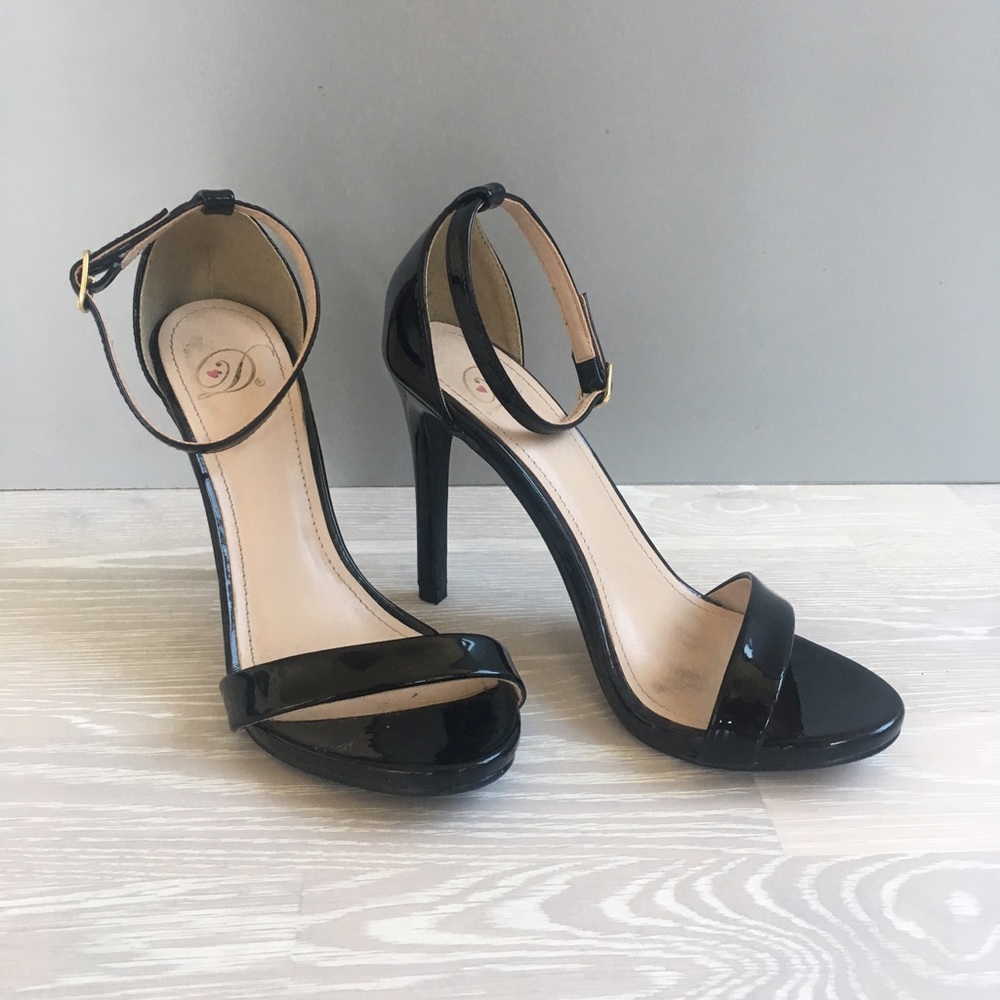 Strappy black patent leather heel