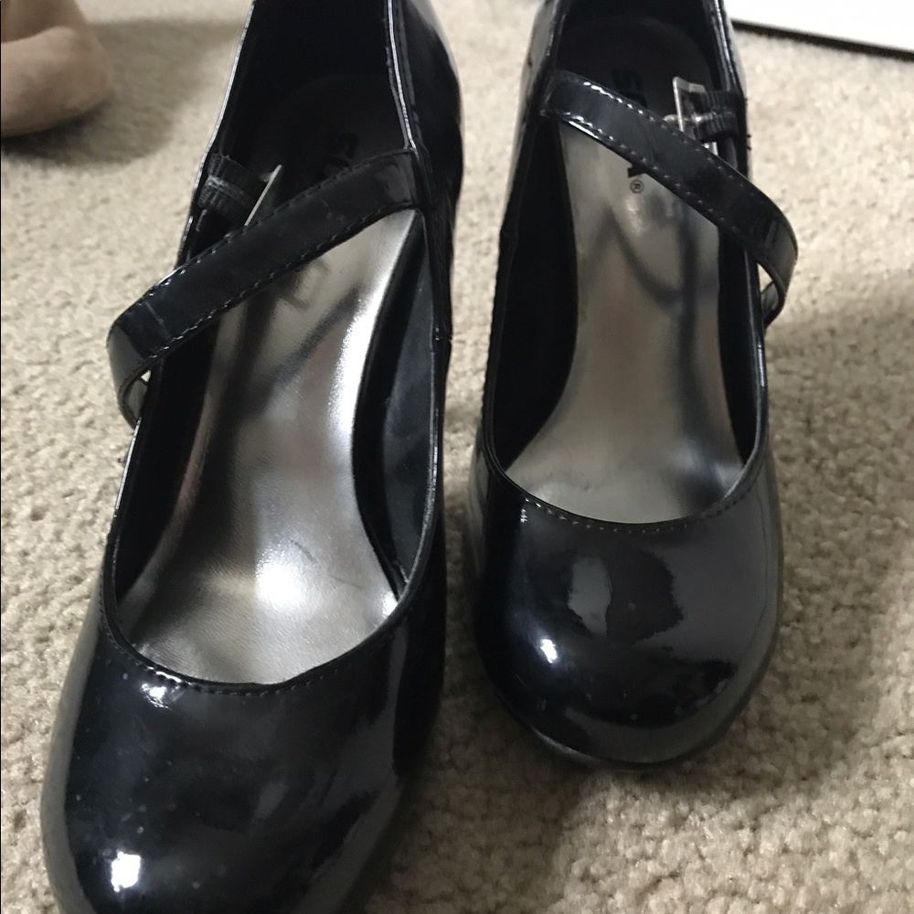 Black heels with strap