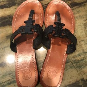 TORY BURCH Black Moore thong sandal. Size 9