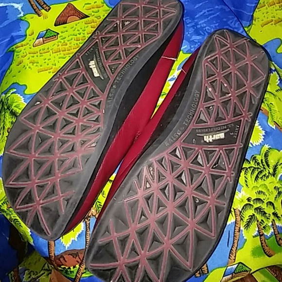 VGUC Red Earth Shoes - Picture 3 of 4