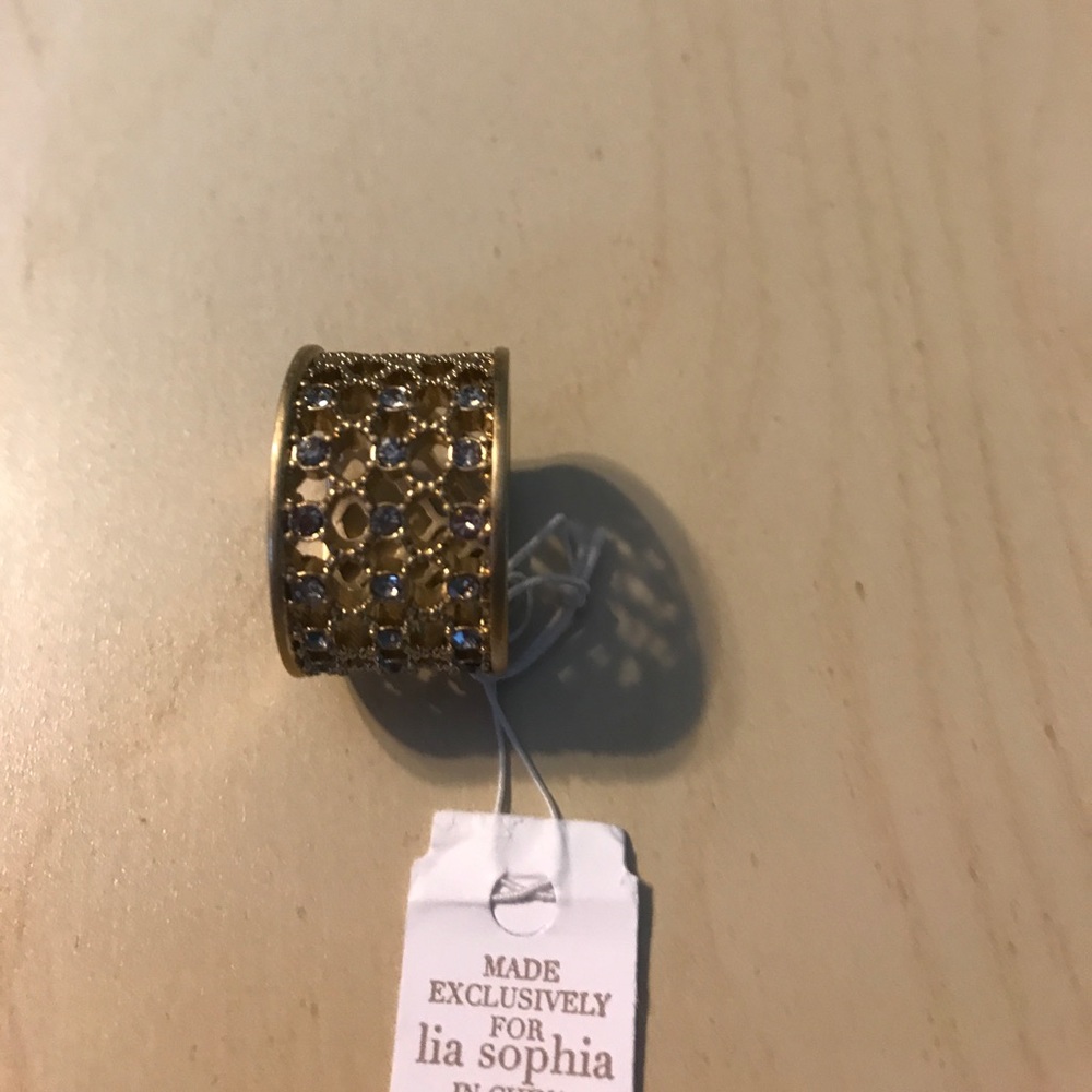 NEW Damascus Gold tone ring with crystals-sz7