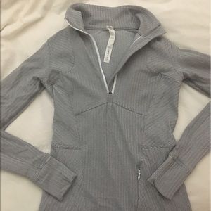 Lululemon pull over half zip, size 4.